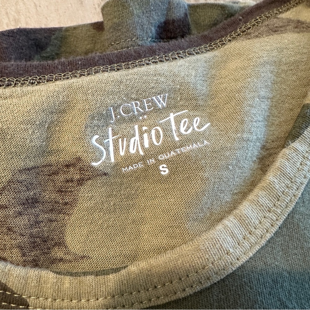 J.Crew - Lightweight Tee Bundle - Lime and Camo - S and XS - Picture 4 of 8